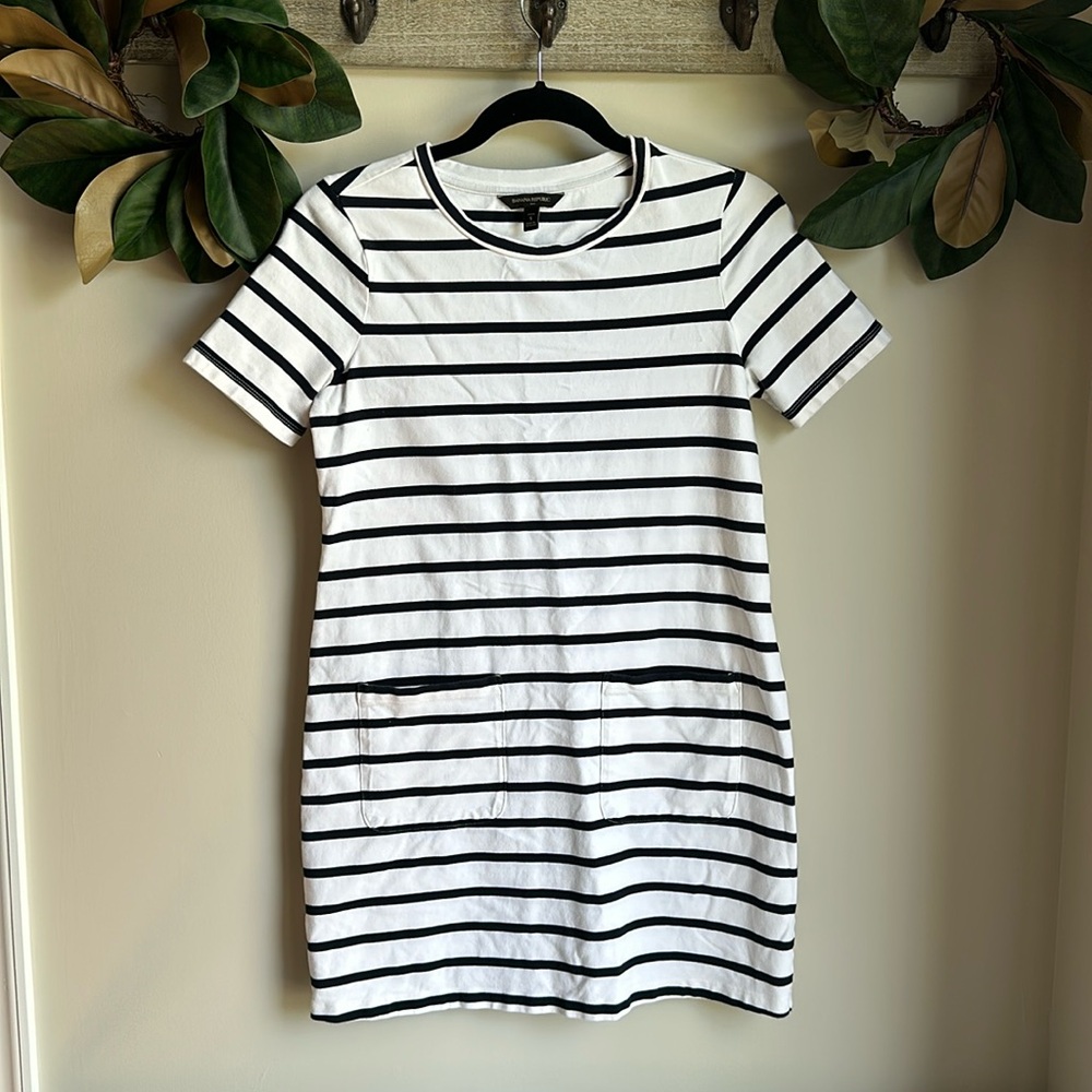 Banana Republic size SP white navy stripe with pocket dress